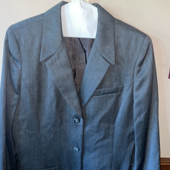 Liz Claiborne 3-button Blazer - Picture 3 of 10